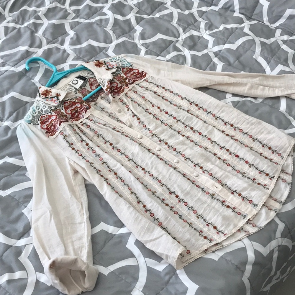 Akemi + Kin Embroidered Button Down Shirt US Size 0